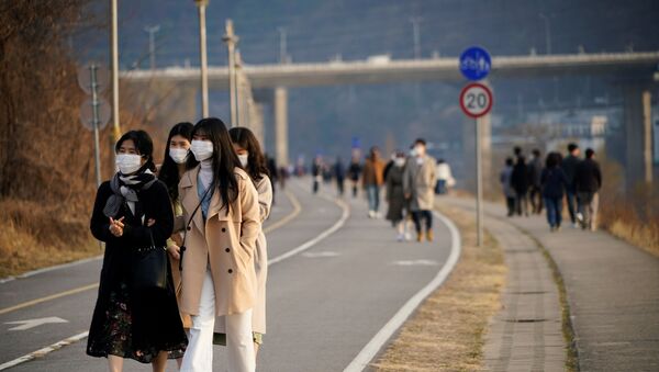 Women wearing masks to prevent contracting the coronavirus take a walk at a Han River park in Namyangju, South Korea March 7, 2020 - Sputnik International