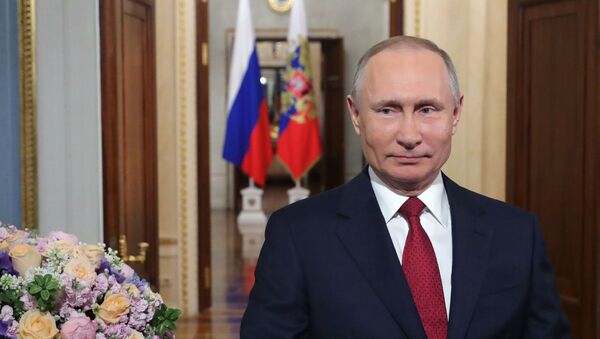Putin congratulates women on 8 March - Sputnik International