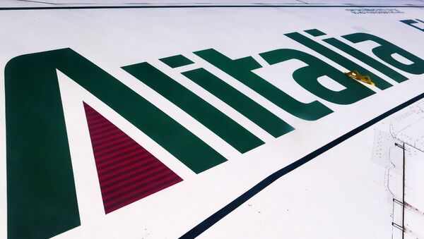 The logo of Italy's flag carrier Alitalia at Rome's Fiumicino airport - Sputnik International