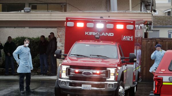 Workers near an ambulance at the Life Care Center in Kirkland, Washington - Sputnik International