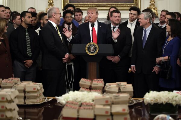 Apples and Oranges: Nutritionists Compare Diets of Putin, Trump, Merkel and Spain’s Sanchez - Sputnik International