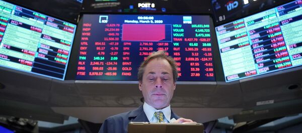 A trader works on the floor of the New York Stock Exchange (NYSE) in New York, U.S., March 9, 2020. REUTERS/Bryan R Smith - Sputnik International
