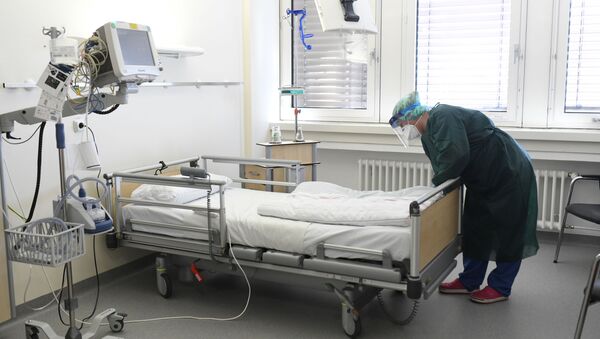 Nurse Canan Emcan checks a bed in a room at the isolation ward of the Uniklinikum Essen university hospital in Essen, western Germany, on March 9, 2020. - Sputnik International