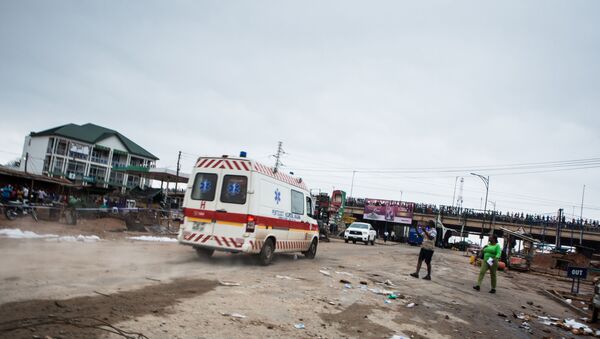An ambulance drives near the site of an explosion in Accra on October 8, 2017 a day after a gas tanker caught fire, triggering explosions at two fuel stations. - At least three people were killed and dozens injured after a tanker truck carrying natural gas caught fire in Ghana's capital, Accra, triggering explosions at two fuel stations, emergency services said on October 8, 2017.  - Sputnik International