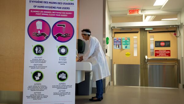Adila Zahir, chief of infection prevention and control is seen washing her hands during a news media tour of quarantine facilities for treating novel coronavirus at Jewish General Hospital in Montreal, Quebec, Canada March 2, 2020. - Sputnik International