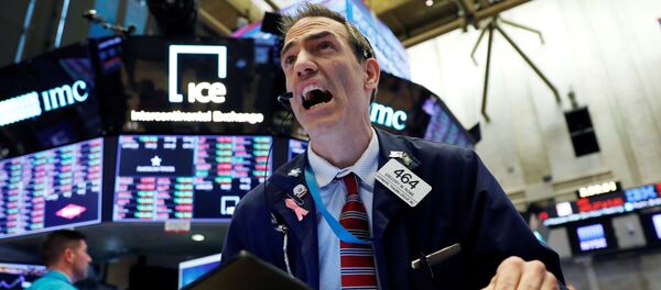 A trader works on the floor at the New York Stock Exchange (NYSE) - Sputnik International