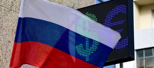 Signs of euro and dollar on the board of exchange rates in Moscow Signs of euro and dollar on the board of exchange rates in Moscow - Sputnik International