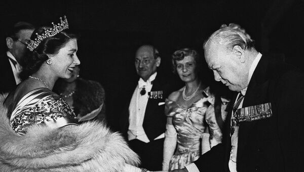 Smiling Princess Elizabeth extends her hand in greeting to Winston Churchill, former British Prime Minister, at a dinner in London, on March 22, 1950 to mark the launching of the Lord Mayor's National Thanksgiving Fund - Sputnik International