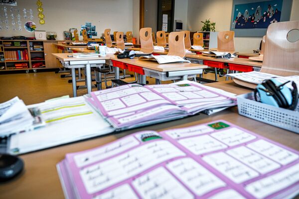 A picture taken on March 9, 2020 shows an empty classroom in a primary school in Son en Breugel in southern Netherlands as pupils had their classes suspended following the outbreak of the COVID-19 - Sputnik International