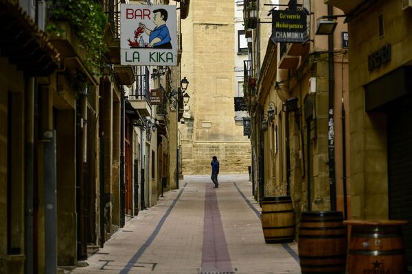 A pedestrian walks along an empty street in the old village of Haro, northern Spain, Monday, March 9, 2020 - Sputnik International