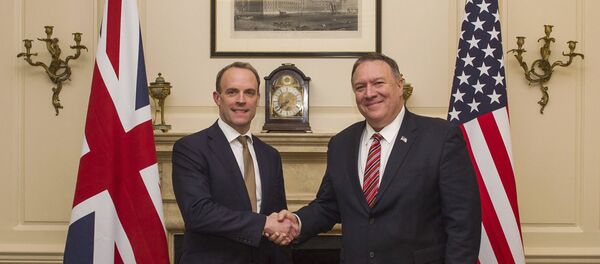 UK Foreign Secretary Dominic Raab shakes hands with US Secretary of State Mike Pompeo, right, in London, Wednesday Jan. 29, 2020. - Sputnik International