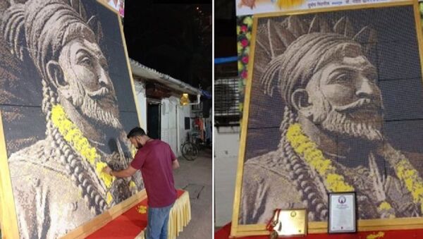 Nitin Dinesh Kamble created the 10×8 feet mosaic portrait of Chhatrapati Shivaji Maharaj in 10 days using 46,080 plastic bits of six different colours - Sputnik International