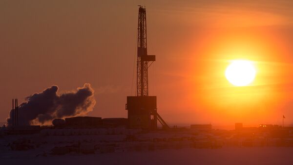 A drilling rig at the oil company Rosneft's site at the Tsentralno-Olginskaya-1 well. - Sputnik International