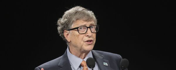 Bill Gates gestures as he speaks to the audience during the Global Fund to Fight AIDS event - Sputnik International