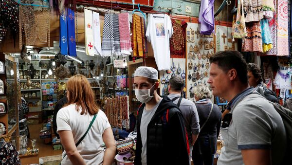 A  man wears a face mask in Jerusalem's Old City - Sputnik International