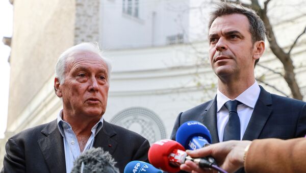 French Health and Solidarity Minister Olivier Veran and immunologist Jean-Francois Delfraissy address the media in the courtyard of the French Interior Ministry in Paris, France March 13, 2020. - Sputnik International