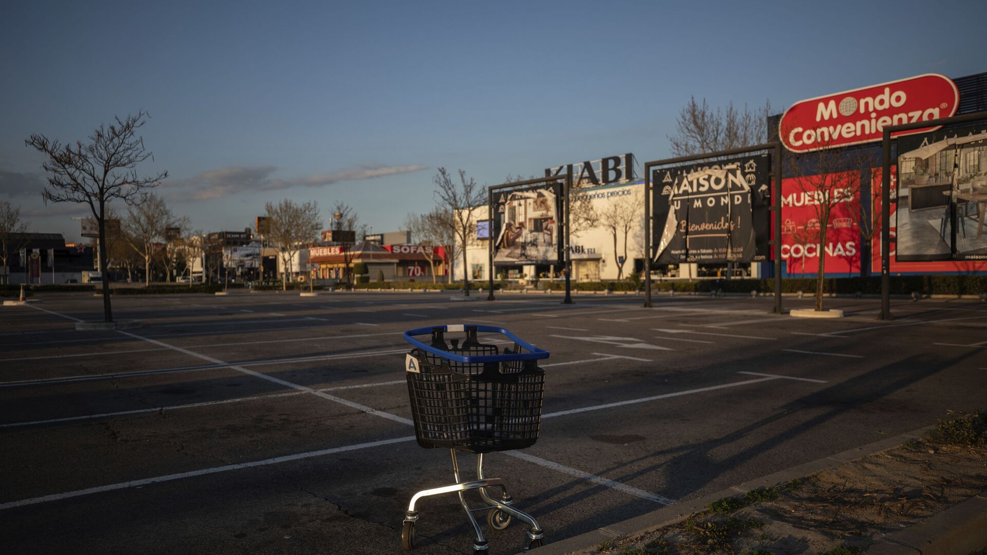 A shopping cart in the middle of an empty parking lot in a shopping area in San Sebastian de los Reyes, outskirts Madrid, Spain, Saturday, March 14, 2020. Spain's government announced Saturday that it is placing tight restrictions on movements and closing restaurants and other establishments in the nation of 46 million people as part of a two-week state of emergency to fight the sharp rise in coronavirus infections. Spain has followed Italy's path in implementing a similar lockdown after both European countries failed to contain the virus in regional hotspots. The vast majority of people recover from the new coronavirus. According to the World  Health Organization, most people recover in about two to six weeks, depending on the severity of the illness. - Sputnik International, 1920, 15.06.2022