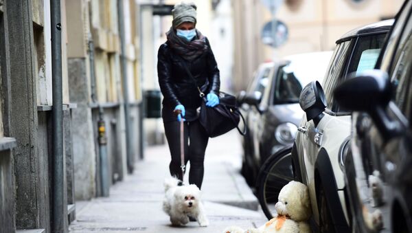 A woman wearing a face mask in Turin, Italy - Sputnik International
