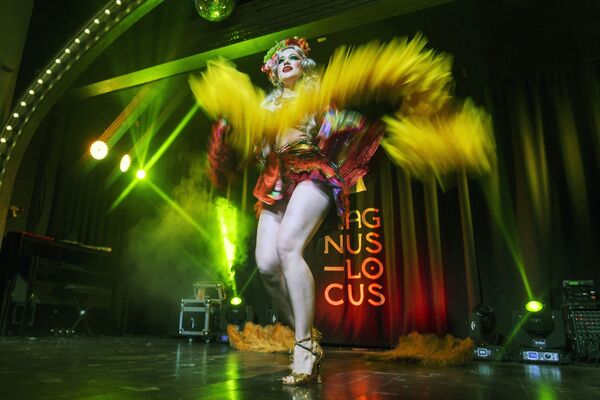 Razzle Dazzle Them! Twenties Revived With Spectacular Ladies of Burlesque Cabaret Show in Moscow - Sputnik International