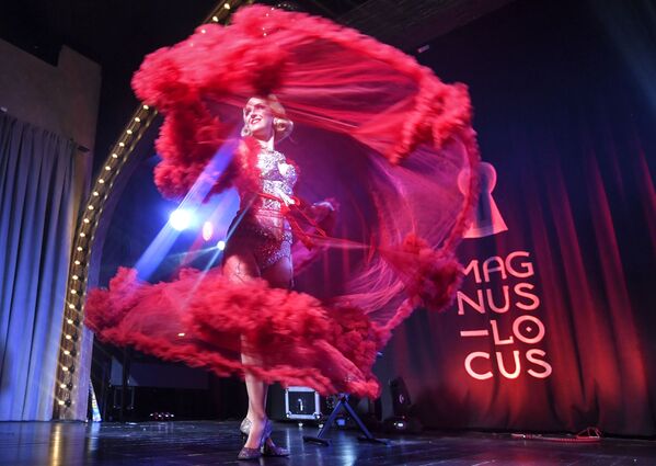 Razzle Dazzle Them! Twenties Revived With Spectacular Ladies of Burlesque Cabaret Show in Moscow - Sputnik International