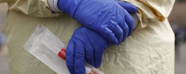 A nurse holds a swabs and test tube kit to test people for COVID-19, the disease that is caused by the new coronavirus, at a drive through station set up in the parking lot of the Beaumont Hospital in Royal Oak, Mich., Monday, 16 March 2020. A nurse holds a swabs and test tube kit to test people for COVID-19, the disease that is caused by the new coronavirus, at a drive through station set up in the parking lot of the Beaumont Hospital in Royal Oak, Mich., Monday, 16 March 2020. - Sputnik International