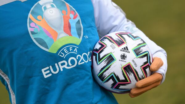 UEFA Euro 2020 mascot Skillzy poses for a photo with the official match ball at Olympiapark in Munich, Germany, March 3, 2020 - Sputnik International