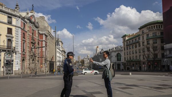 A tourist shows the location of his hotel to a local police in downtown Madrid, Spain, Sunday, March 15, 2020. Spain awoke to its first day of a nationwide quarantine on Sunday after the government declared a two-week state of emergency. The government imposed the special measures including the confinement of people to their homes unless shopping for food and medicine, going to and from work, and to meet other basic needs. The vast majority of people recover from the new coronavirus. According to the World Health Organization, most people recover in about two to six weeks, depending on the severity of the illness. - Sputnik International