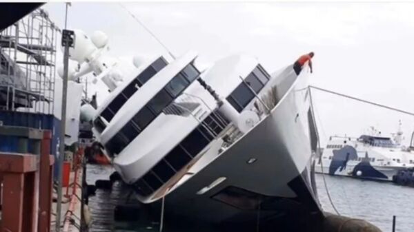 Photos: Saudi Prince’s $78 Million Superyacht Capsizes in Greece  - Sputnik International