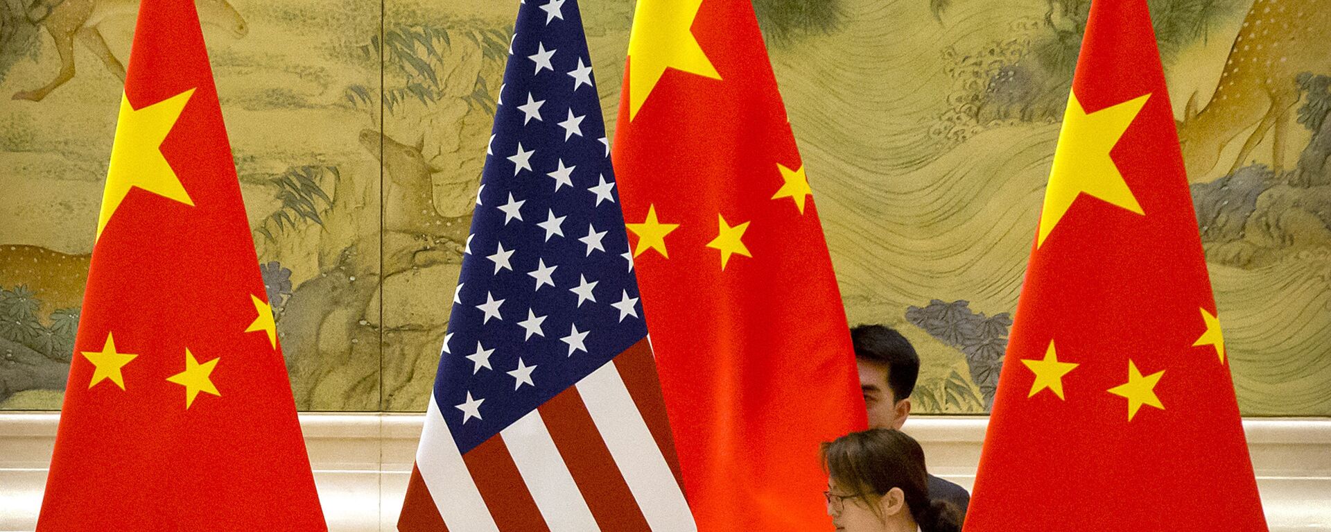 FILE - In this Feb. 14, 2019, file photo, Chinese staffers adjust U.S. and Chinese flags before the opening session of trade negotiations between U.S. and Chinese trade representatives at the Diaoyutai State Guesthouse in Beijing. Beijing on Friday, June 28, 2019 - Sputnik International, 1920, 11.03.2023