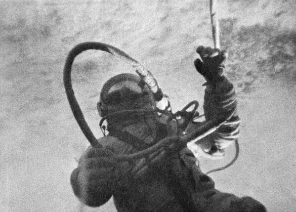 First Person to Walk in Space: Russian Cosmonaut Alexei Leonov and Those Who Came After Him - Sputnik International