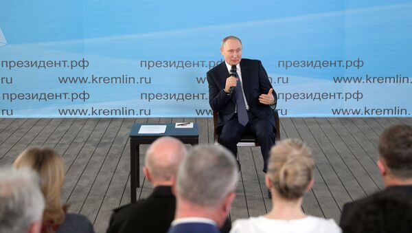 President Vladimir Putin on a working visit to Crimea, March 18, 2020. - Sputnik International