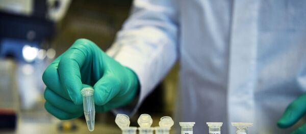 An employee of German biopharmaceutical company CureVac, demonstrates research workflow on a vaccine for the coronavirus (COVID-19) disease at a laboratory in Tuebingen, Germany, March 12, 2020 - Sputnik International
