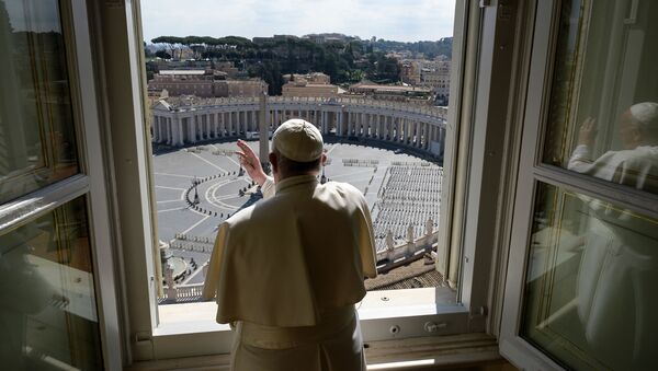 Римский Папа Франциск во время благословения над пустой площадью Святого Петра в Ватикане - Sputnik International
