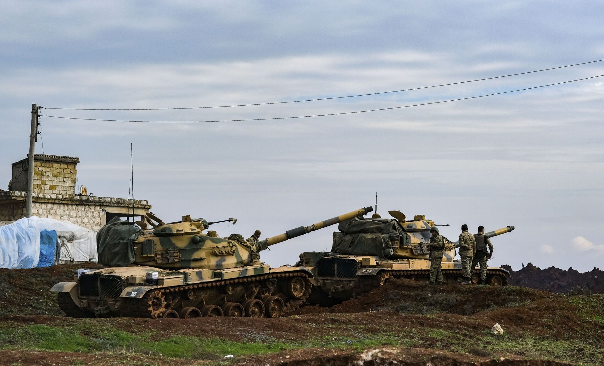 Turkish army tanks stationed in the east of Idlib, Syria, Saturday, Feb. 15, 2020 - Sputnik International, 1920, 04.10.2021