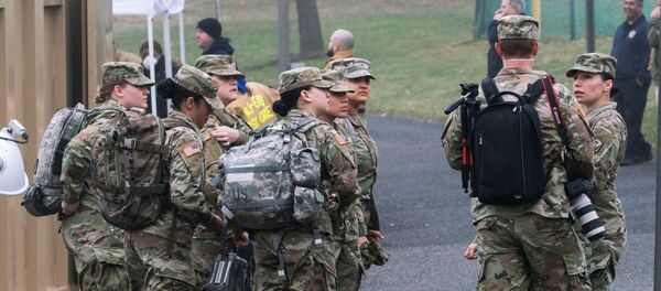 U.S. army soldiers arrive to cooperate at a new drive-thru coronavirus disease (COVID-19) testing center at Bergen Community College in Paramus, New Jersey, U.S., March 20, 2020 - Sputnik International