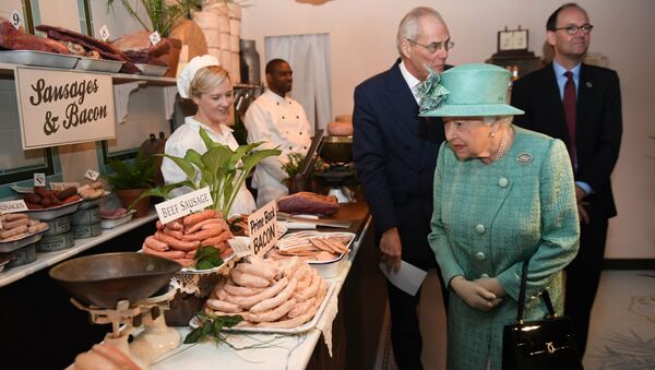Britain's Queen Elizabeth II visits a replica of one of the original Sainsbury's stores in London - Sputnik International