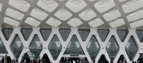 A tourist sleeps on the floor while waiting to be repatriated, as Morocco suspends flights to European countries over coronavirus (COVID-19) fears, at Marrakech airport, Morocco, March 14, 2020 - Sputnik International