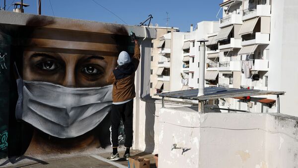 16-year-old Greek graffiti artist, spray-paints a design, a woman wearing a face mask referring to protection against coronavirus, on the roof of his apartment block in Athens - Sputnik International