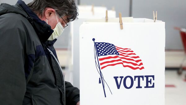 Voter Fred Hoffman fills out his ballot during the primary election in Ottawa, Illinois, U.S., March 17, 2020. The polling station was relocated from a nearby nursing home to a former supermarket due to concerns over the outbreak of coronavirus disease (COVID-19).  - Sputnik International