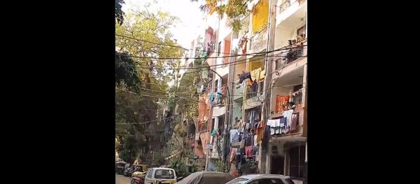 New Delhi: Indians Clap, Ring Bells From Balconies to Thank Doctors Amid Coronavirus - Videos - Sputnik International