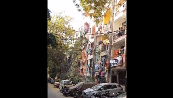 New Delhi: Indians Clap, Ring Bells From Balconies to Thank Doctors Amid Coronavirus - Videos - Sputnik International