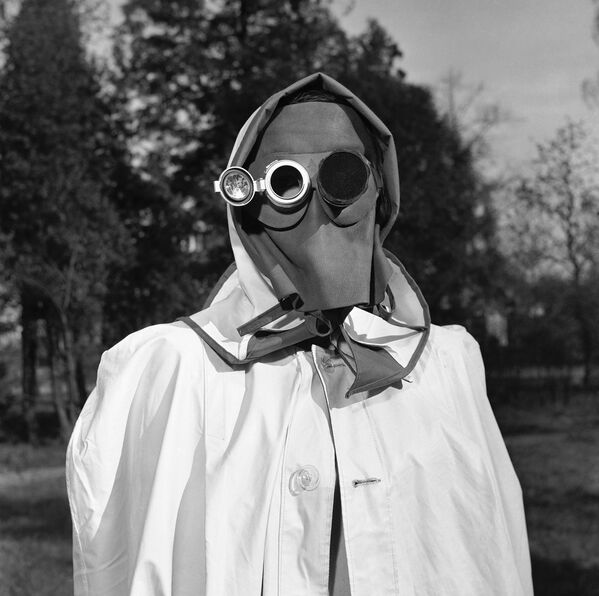 The face mask is recommended by a West German federal civil defense study group as protection against radioactive fallout in Hamburg, Germany, April 24, 1957.  - Sputnik International
