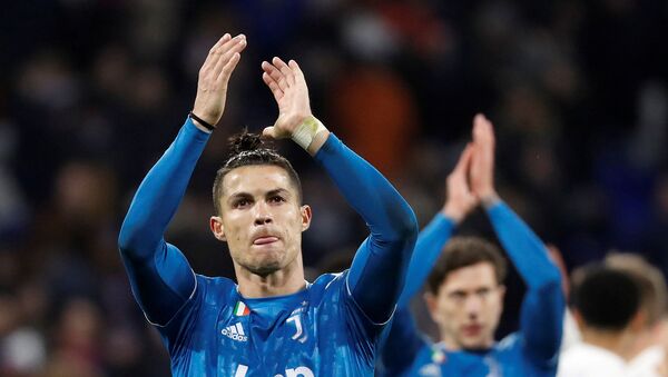 Soccer Football - Champions League - Round of 16 First Leg - Olympique Lyonnais v Juventus - Groupama Stadium, Lyon, France - February 26, 2020  Juventus' Cristiano Ronaldo looks dejected as he applauds fans at the end of the match  - Sputnik International