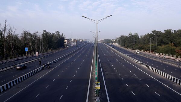 A general view shows an almost empty highway during lockdown by the authorities to limit the spreading of coronavirus disease (COVID-19), in New Delhi, India March 23, 2020. REUTERS/Adnan Abidi - Sputnik International