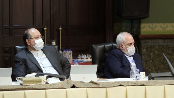 Iranian Foreign Minister Javad Zarif (R) wears a face mask amid fears of coronavirus disease (COVID-19) as he attends a meeting of the Iranian government task force on the coronavirus, in Tehran, Iran, March 21, 2020. - Sputnik International