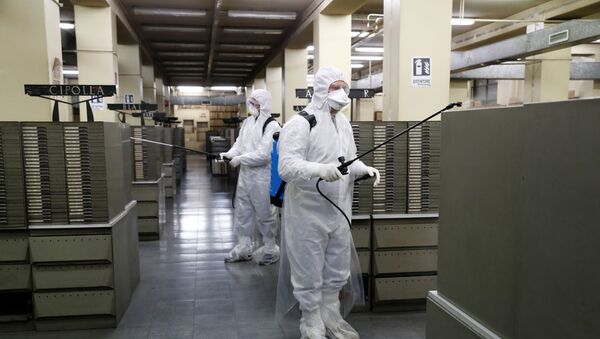 Cleaners sanitise documents inside the archives of Rome's Anagrafe, the city's Registration Office, as the coronavirus disease (COVID-19) spreads, in Rome, Italy, March 27, 2020. - Sputnik International