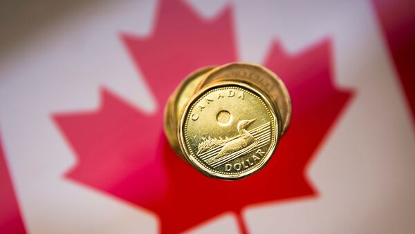 A Canadian dollar coin, commonly known as the Loonie, is pictured in this illustration picture taken in Toronto, January 23, 2015. - Sputnik International