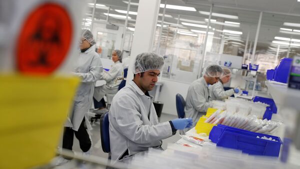 Technicians assemble coronavirus test kits at Evolve manufacturing facility - Sputnik International