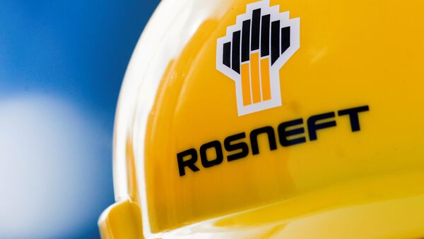 The Rosneft logo is pictured on a safety helmet in Vung Tau, Vietnam April 27, 2018 - Sputnik International