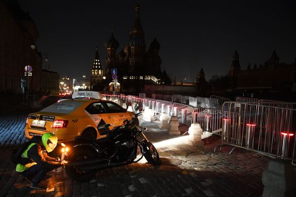 Red Square in Moscow after turning off lights in solidarity with the Earth Hour campaign - Sputnik International